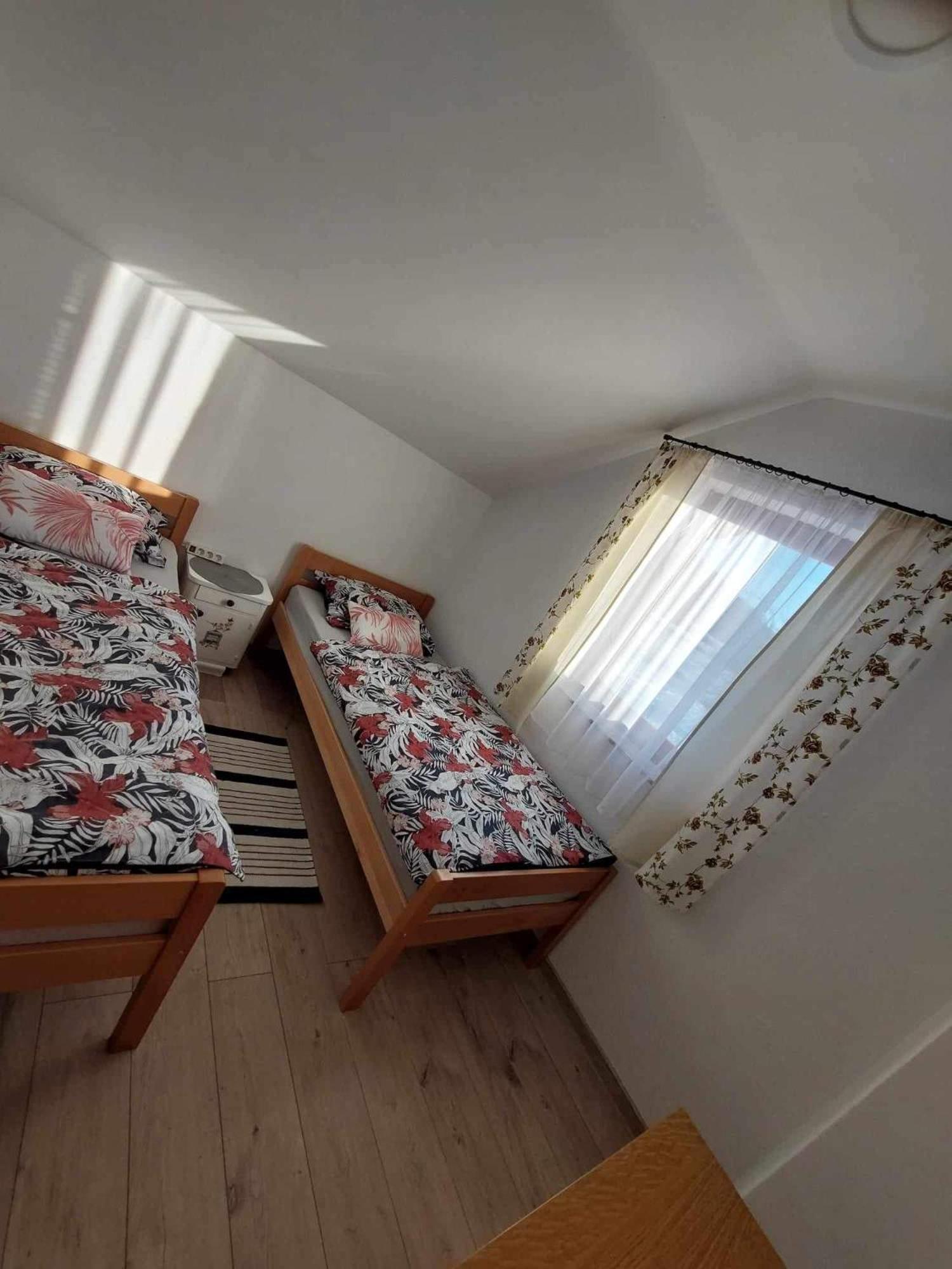 Perusic Apartman Rita מראה חיצוני תמונה