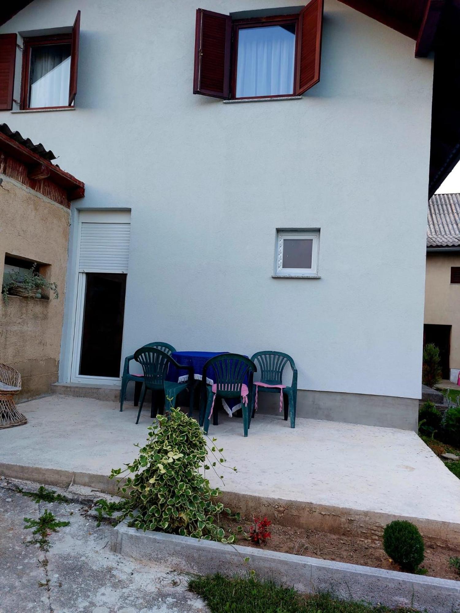 Perusic Apartman Rita מראה חיצוני תמונה