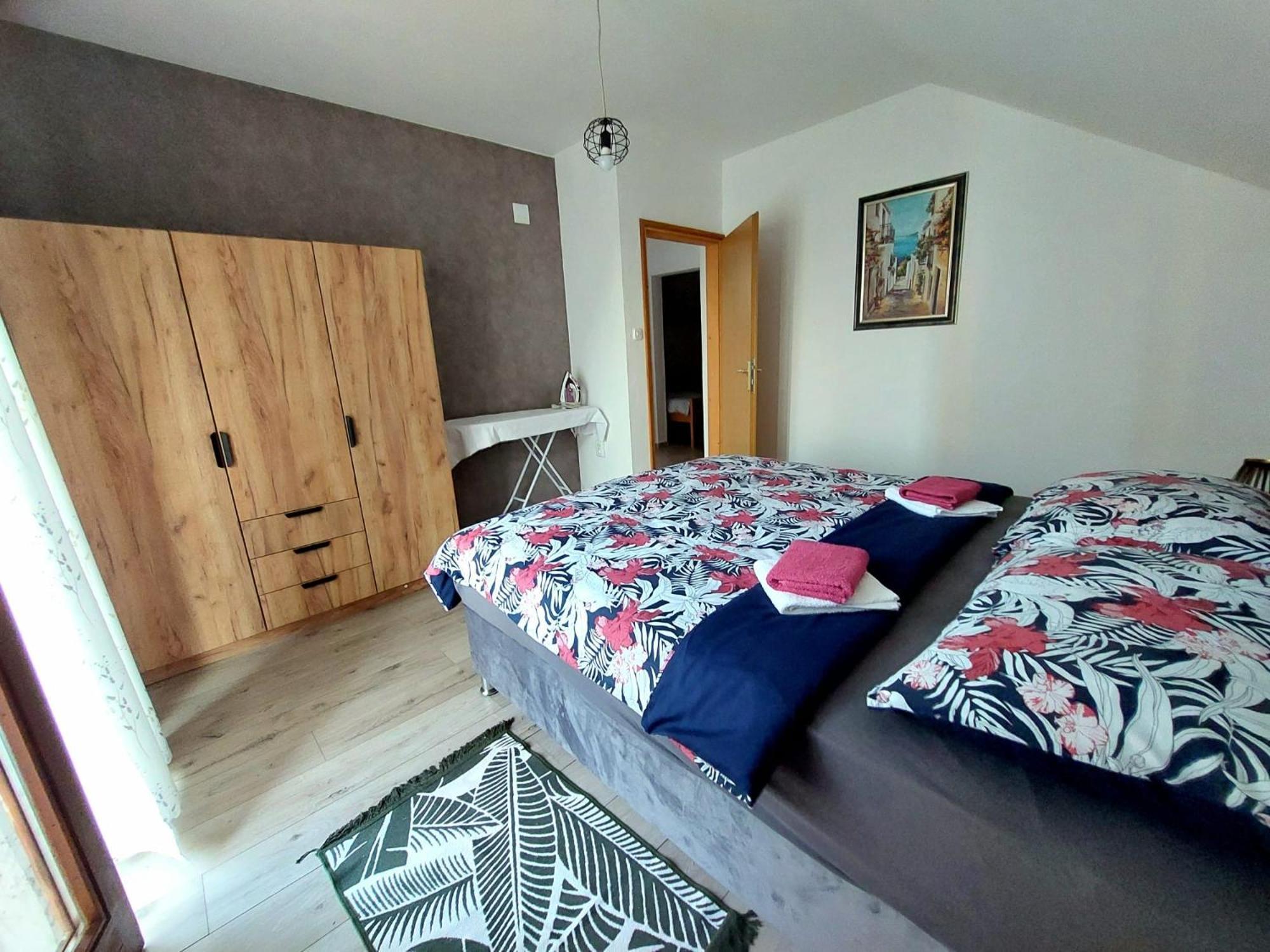Perusic Apartman Rita מראה חיצוני תמונה