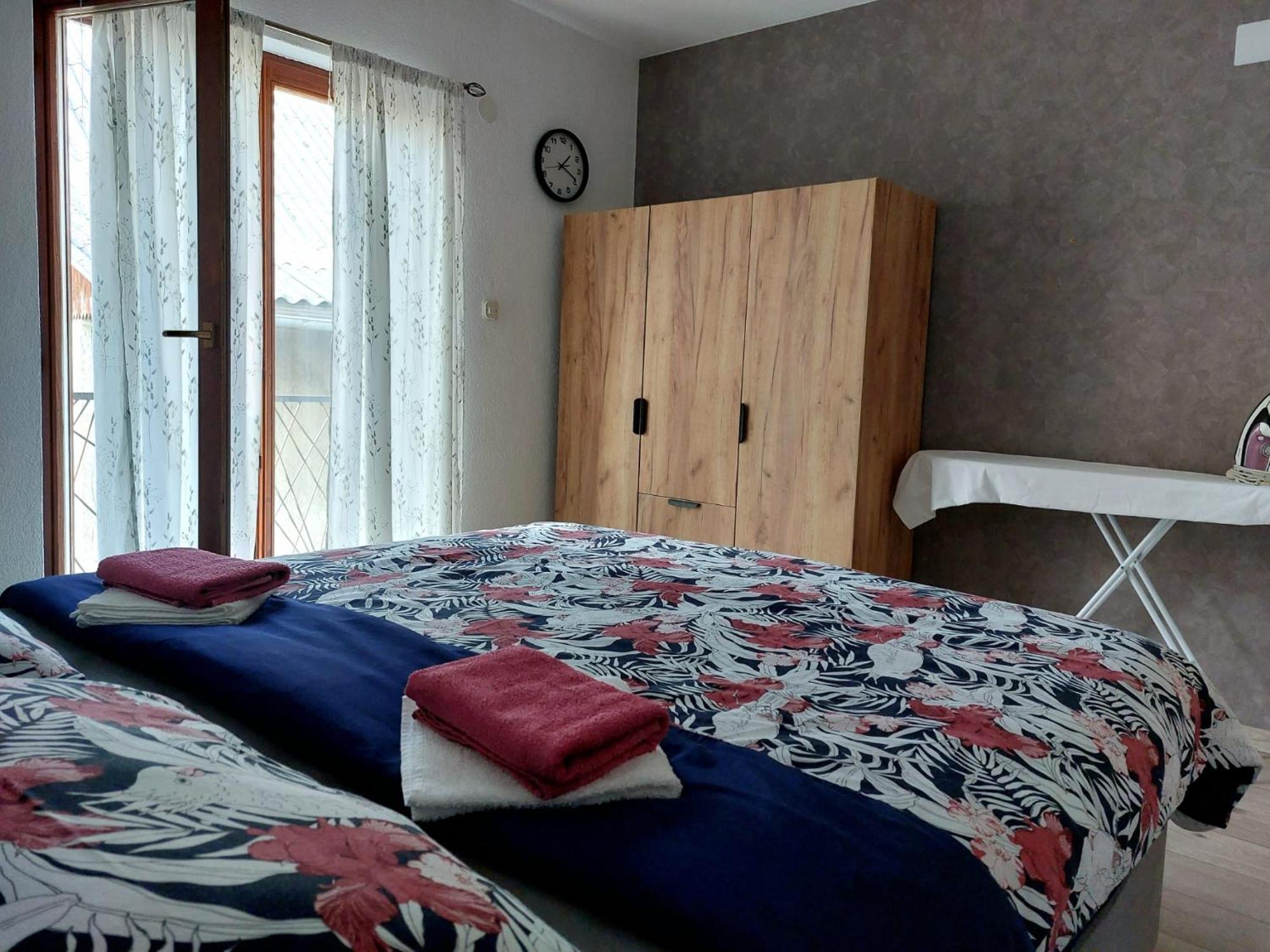 Perusic Apartman Rita מראה חיצוני תמונה