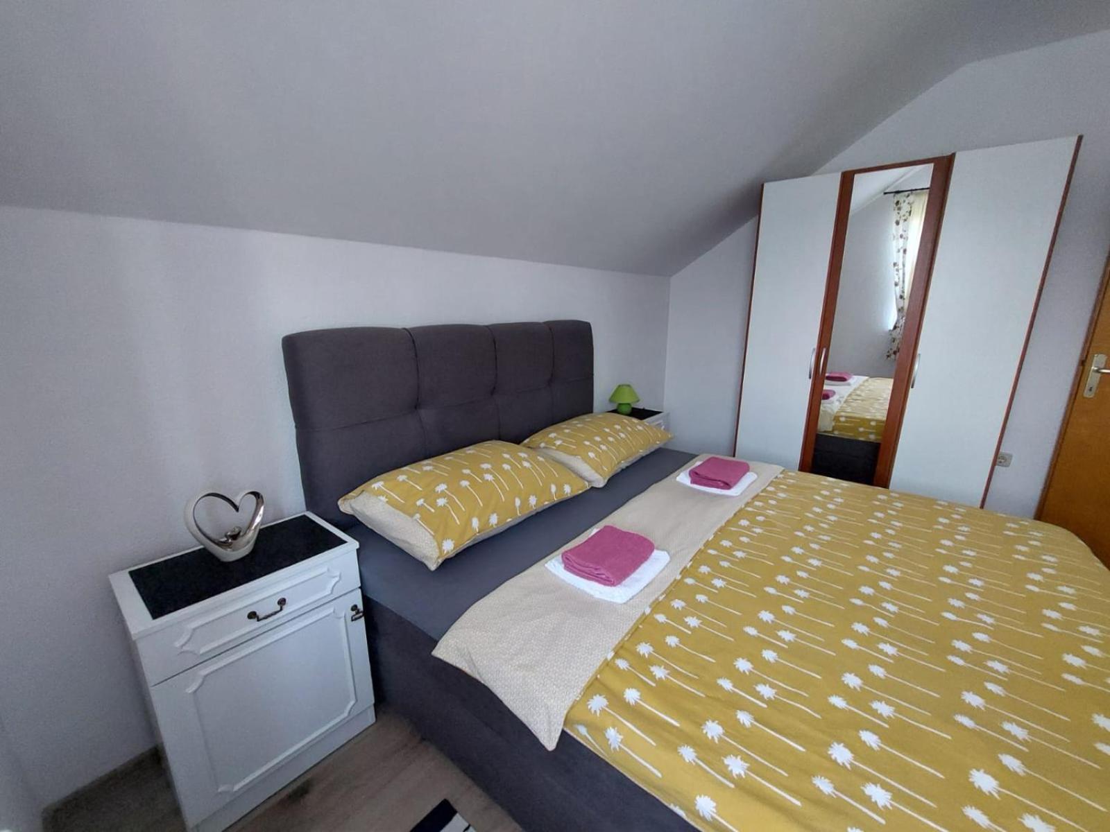 Perusic Apartman Rita מראה חיצוני תמונה