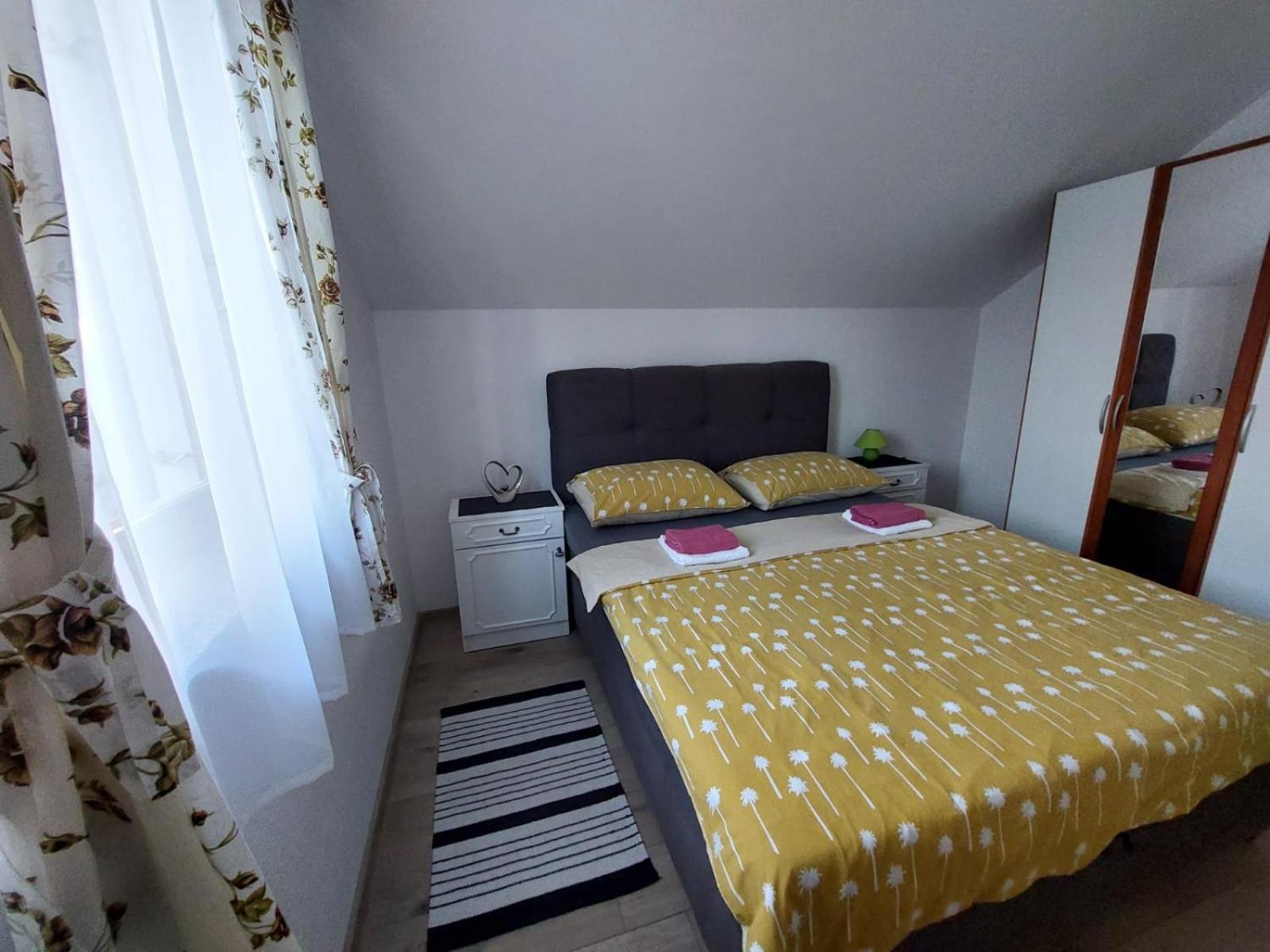 Perusic Apartman Rita מראה חיצוני תמונה