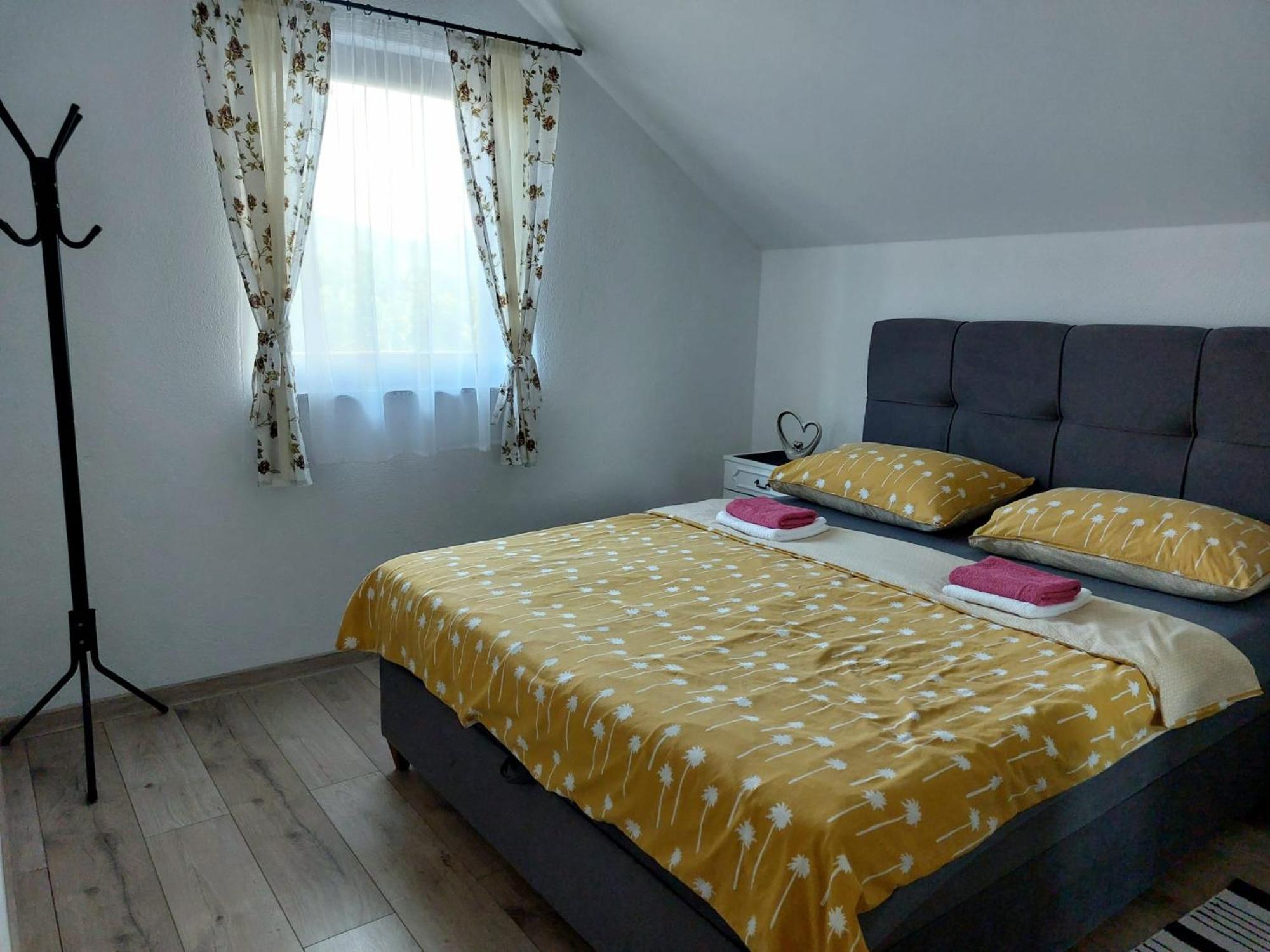 Perusic Apartman Rita מראה חיצוני תמונה